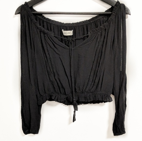 Abercrombie & Fitch Tops - Abercrombie and Fitch cold shoulder boho crop top